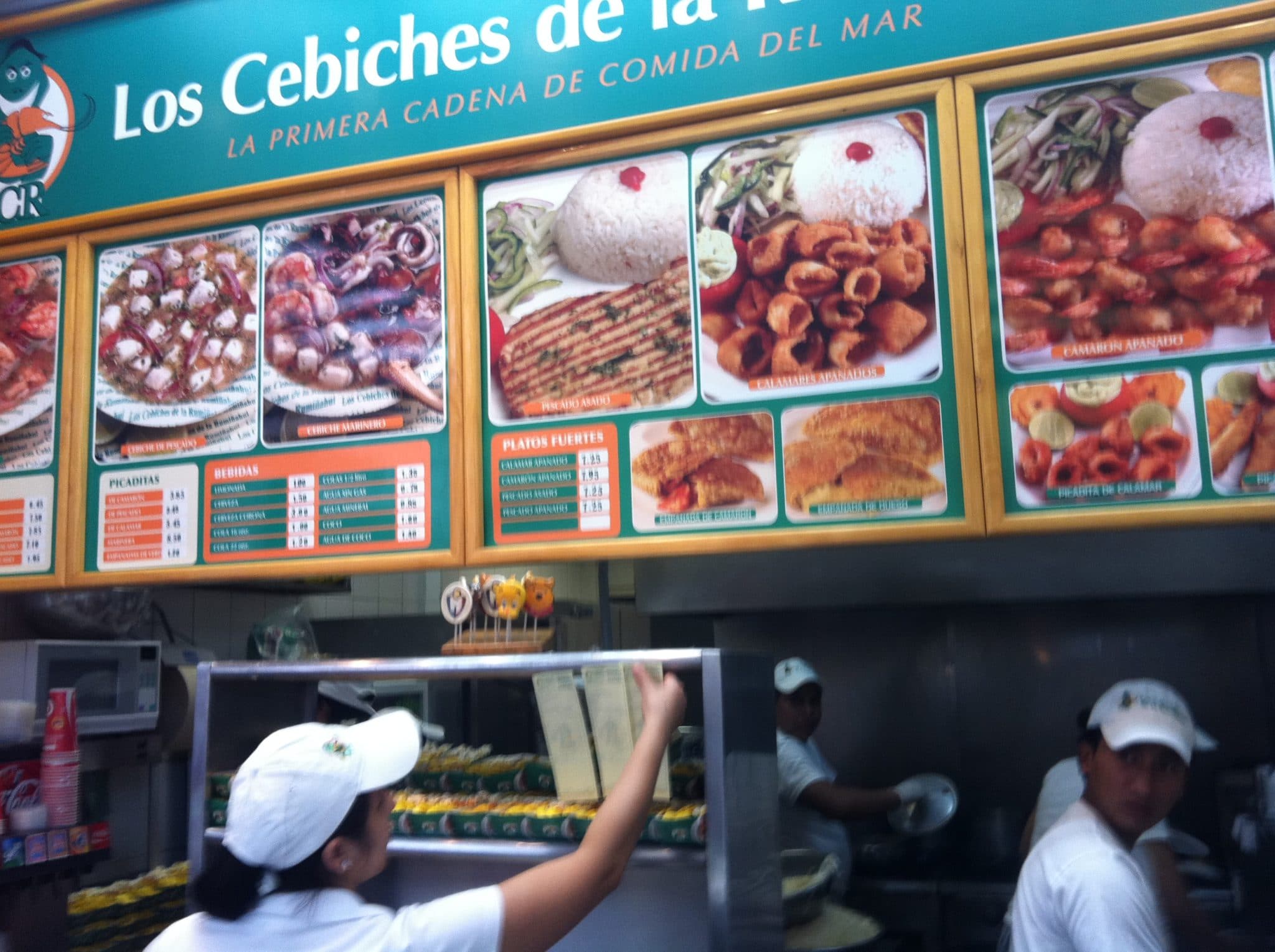 Fast food restaurants follow a single queue